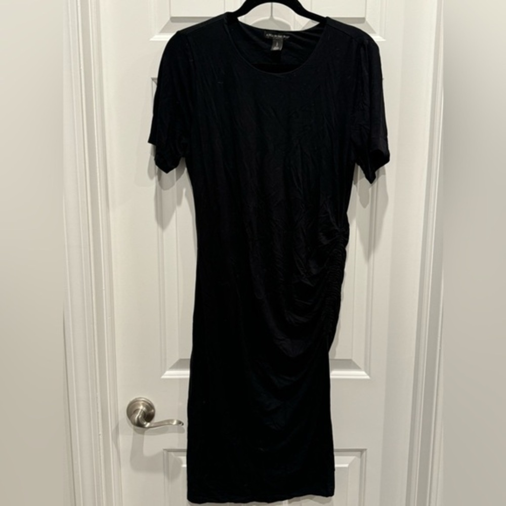Pea in the Pod short sleeve maternity dress